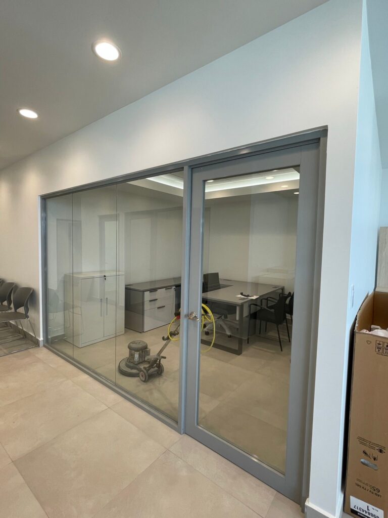 peche glass fabricacion e instalacion de cristaleria comercial residencial puertas en aluminio ventanas mantenimiento de puertas cliente 1 (10)