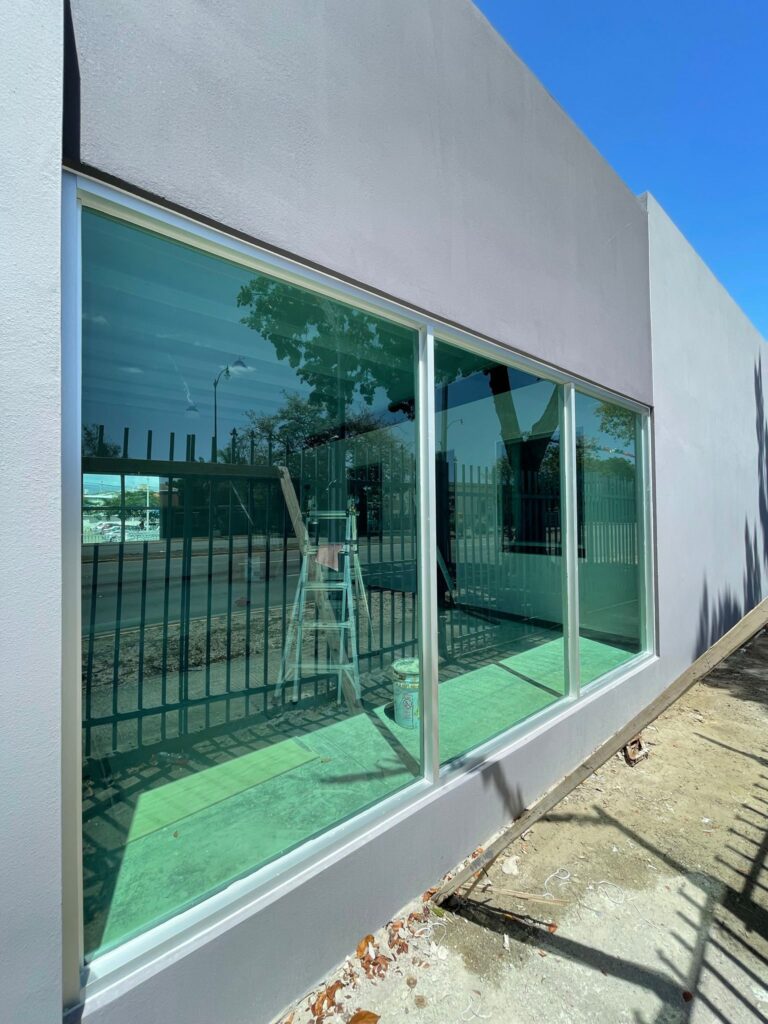peche glass fabricacion e instalacion de cristaleria comercial residencial puertas en aluminio ventanas mantenimiento de puertas cliente 1 (3)
