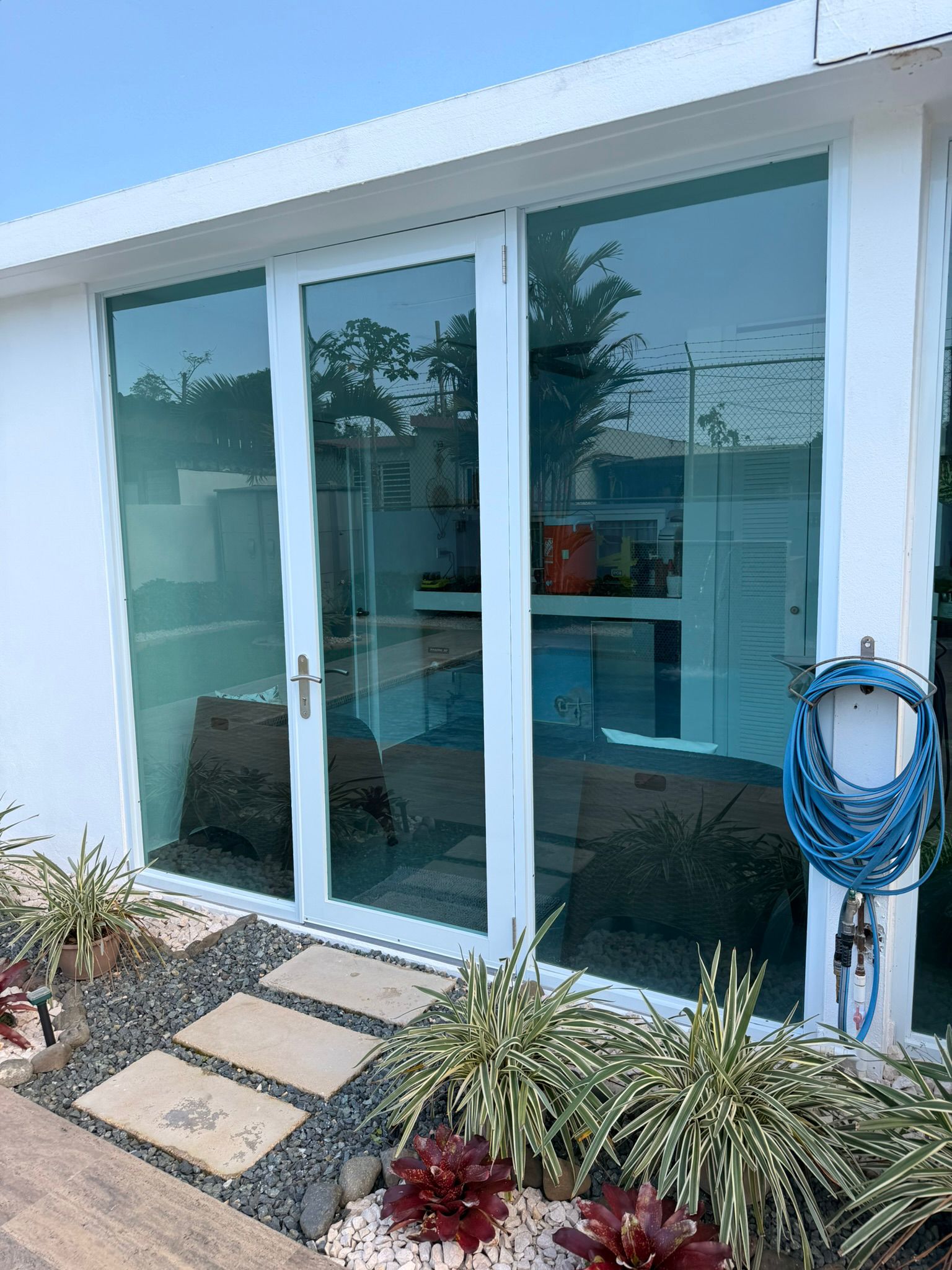 puertas y Ventanas en aluminio con y sin cristal (6)